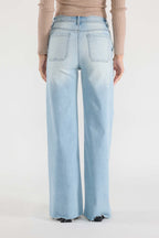 Women's wide-leg jeans in light blue denim, casual everyday wear