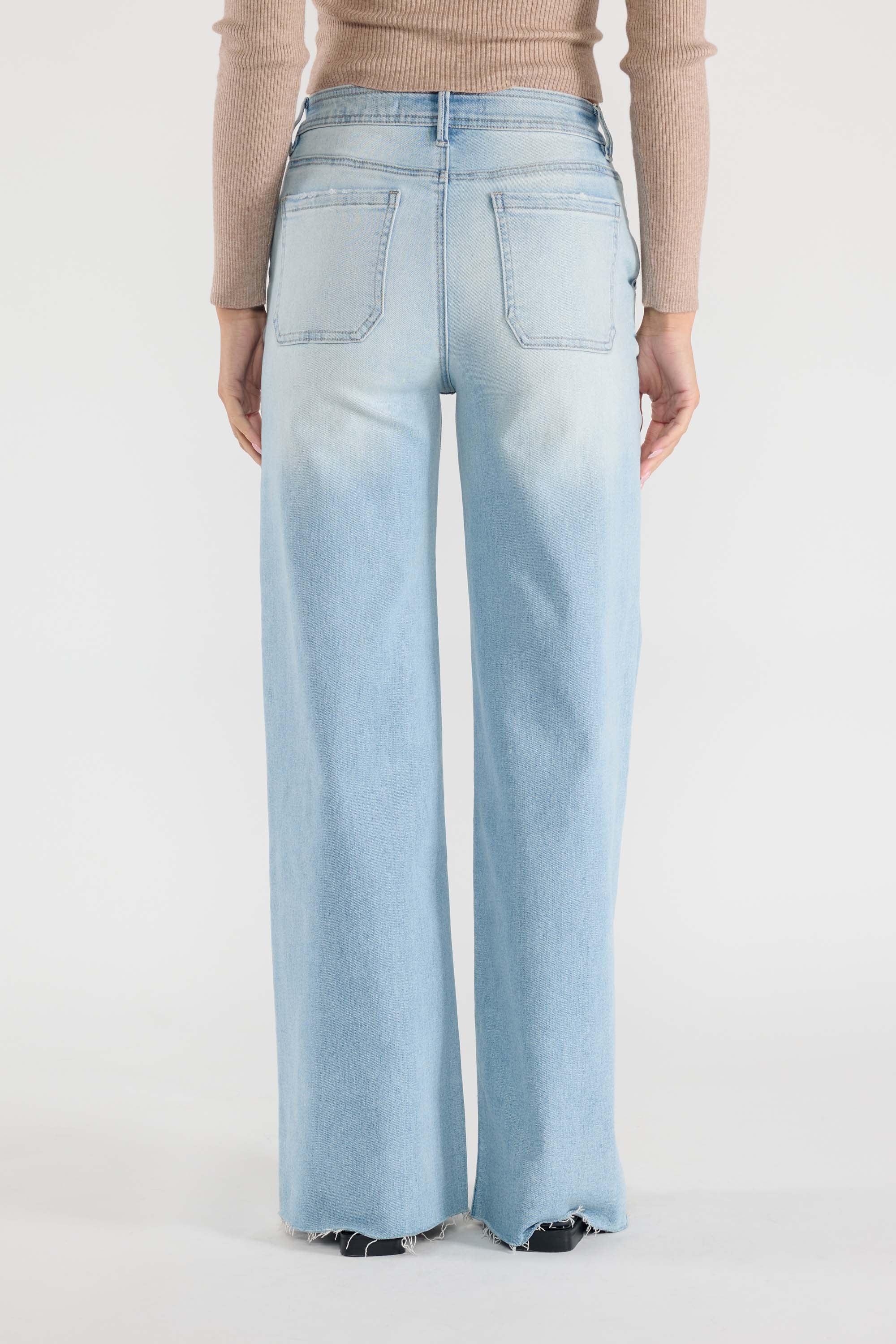 Women's wide-leg jeans in light blue denim, casual everyday wear