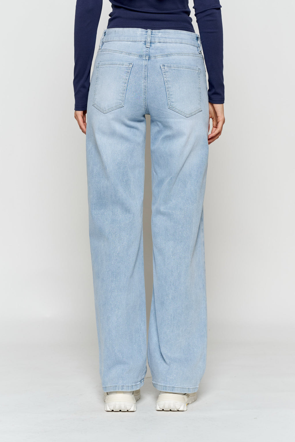 Women's light blue wide-leg jeans, casual style for everyday wear