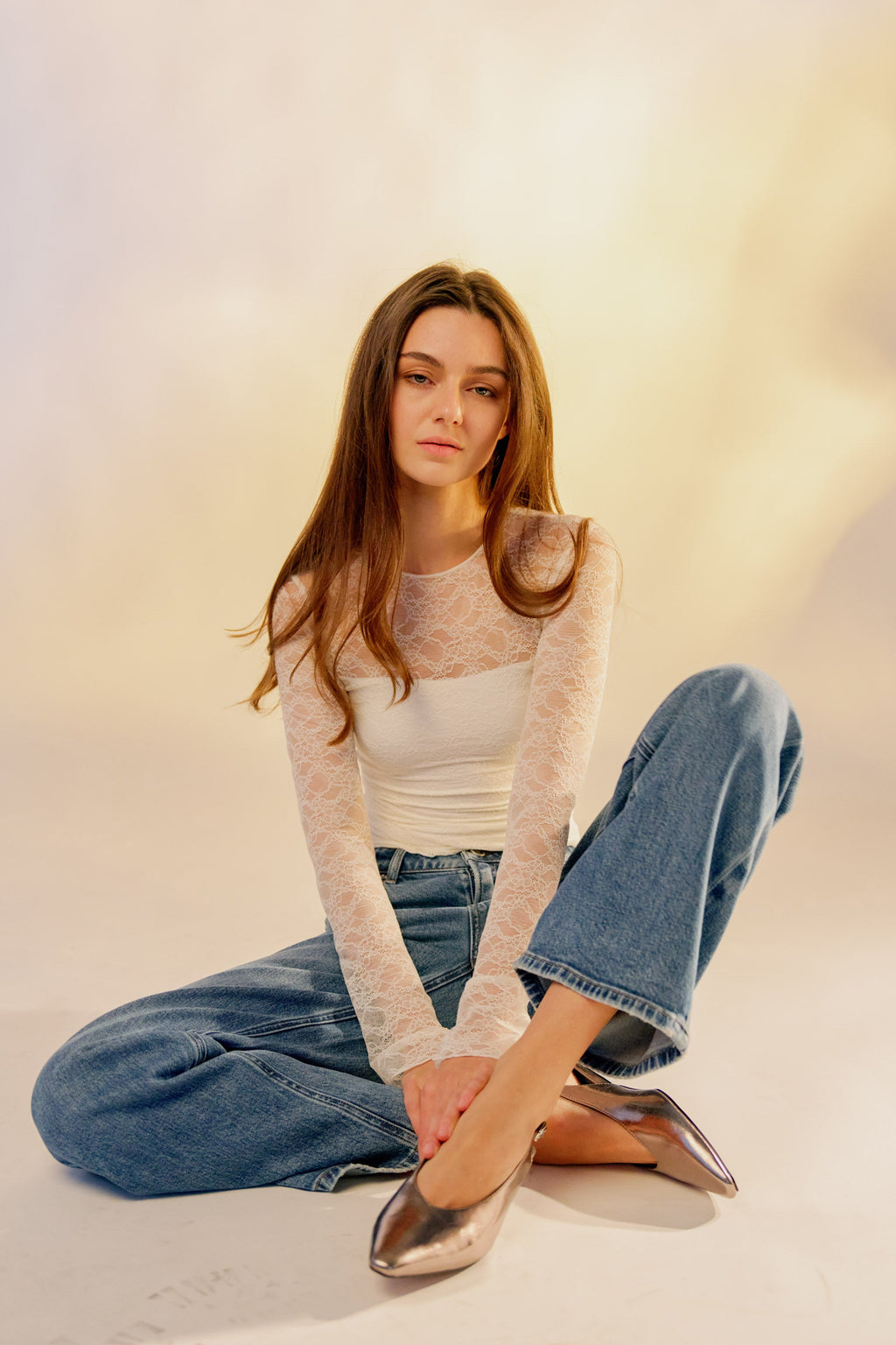 Women's wide-leg jeans in light blue denim for casual wear