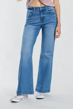 Women's blue wide-leg jeans, perfect for casual outings
