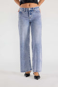 Women's light blue wide-leg jeans, perfect for casual outings