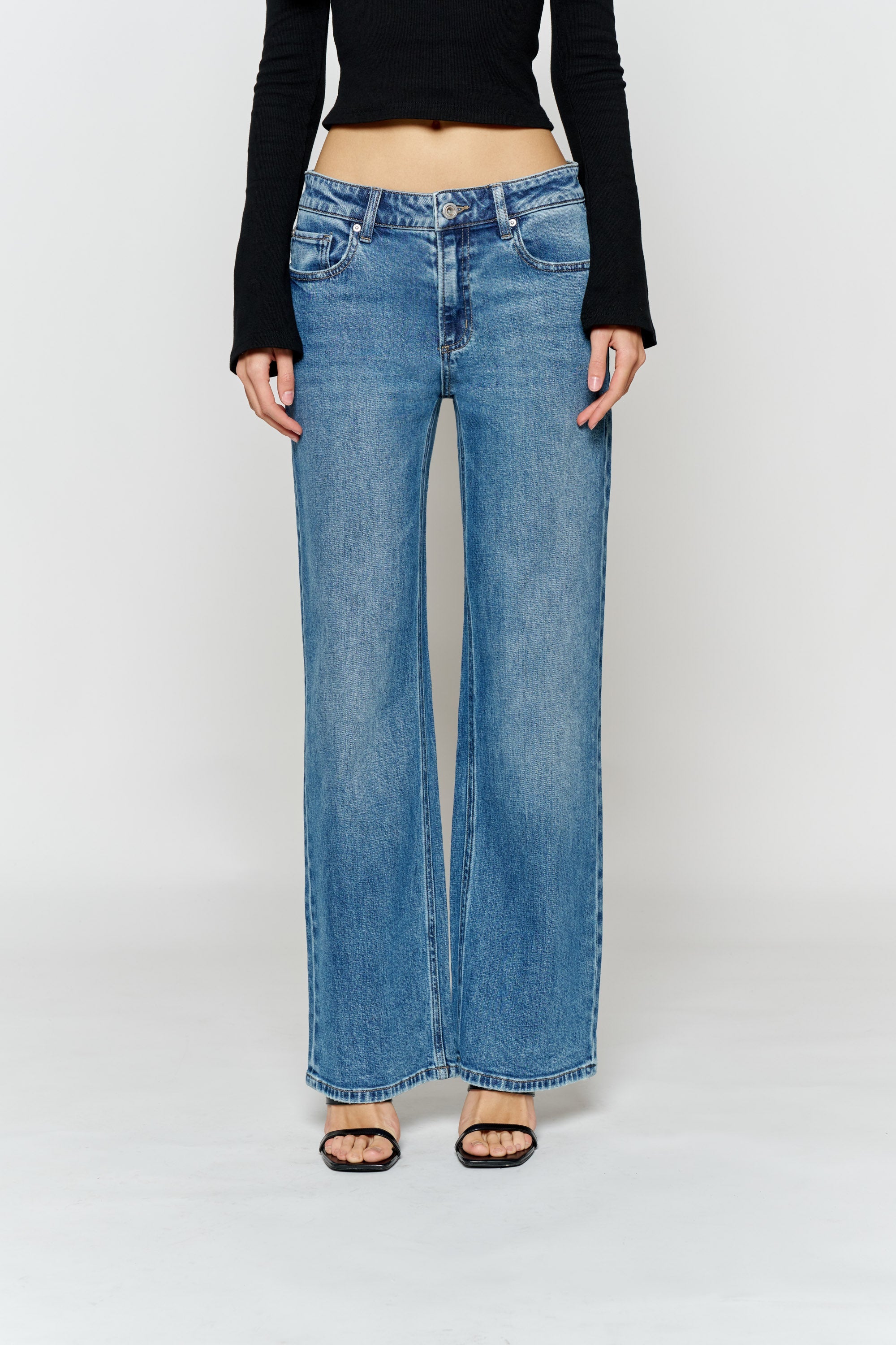 Women's blue wide-leg jeans, comfortable for casual outings