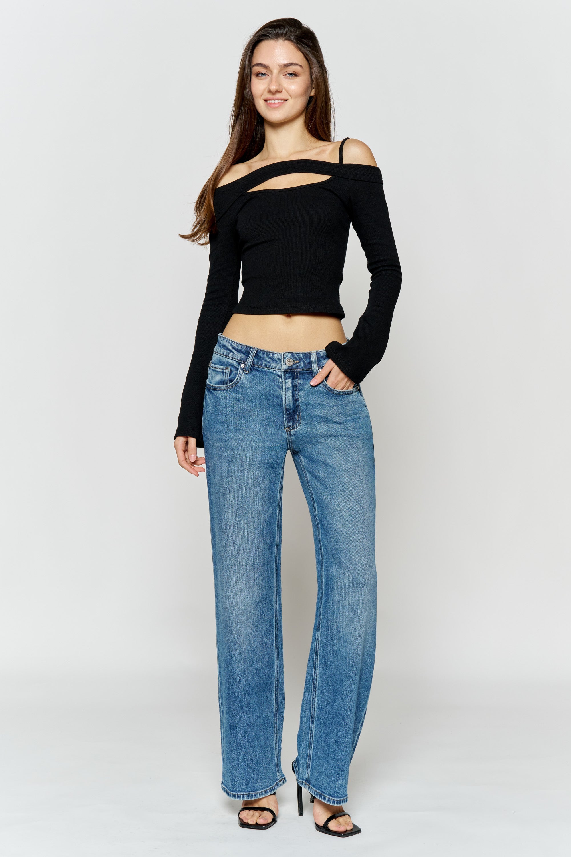 Women's wide-leg jeans, blue denim, casual wear