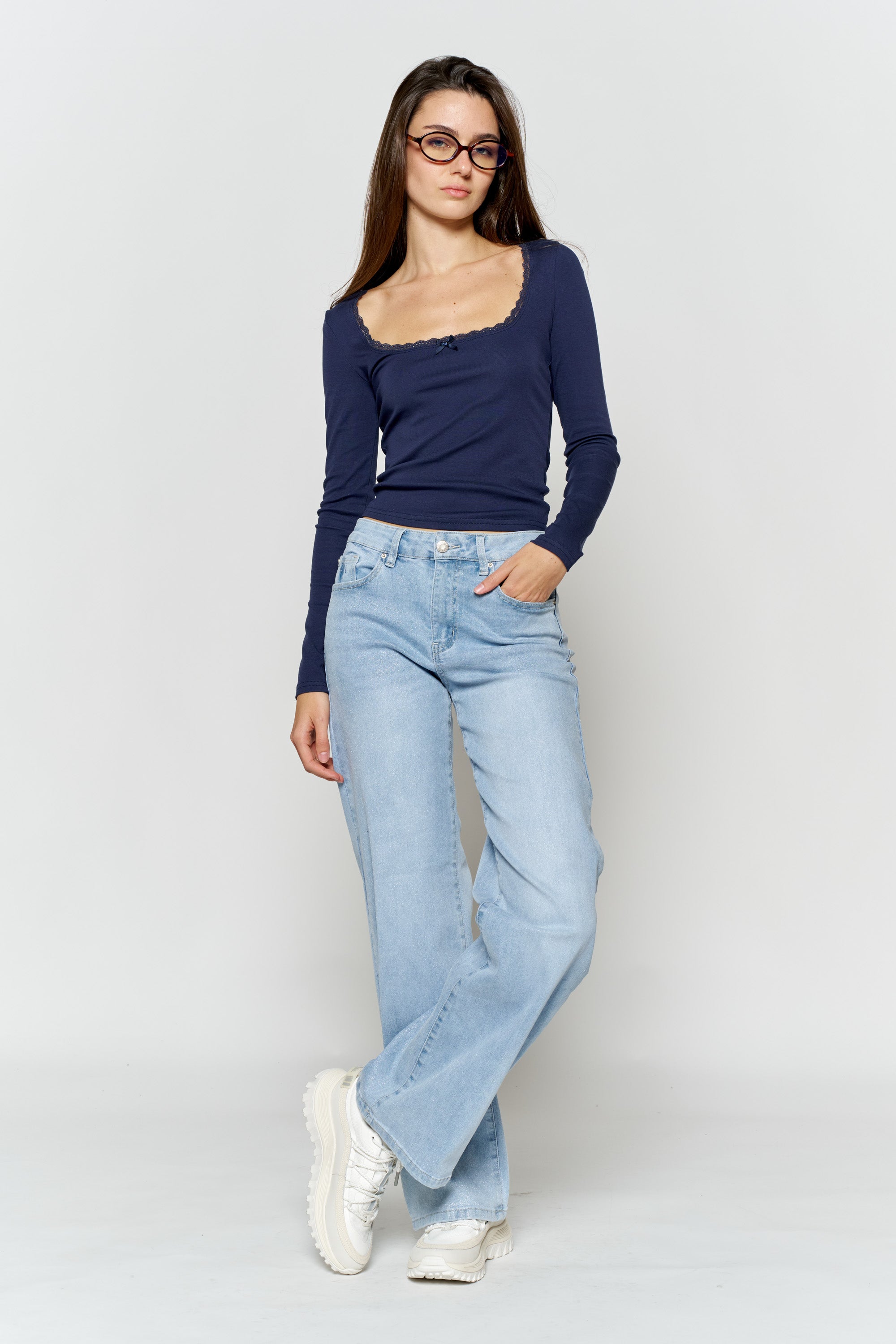 Women's light blue wide-leg jeans for casual everyday wear