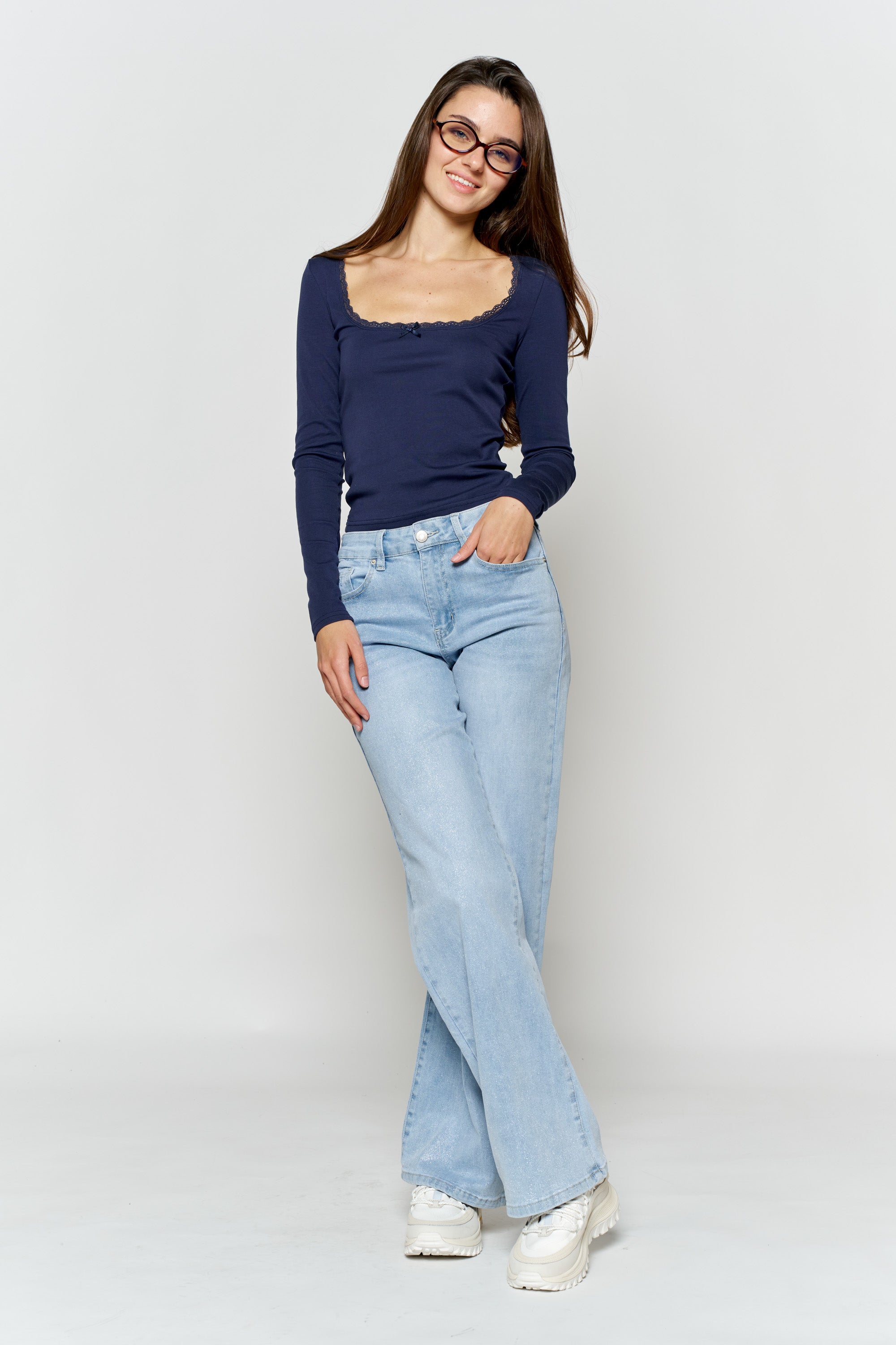 Women's light blue wide-leg jeans for casual everyday wear