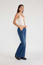 Women's wide-leg jeans in blue, perfect for casual outings