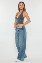 Women's wide-leg jeans in light blue denim, casual style for everyday wear