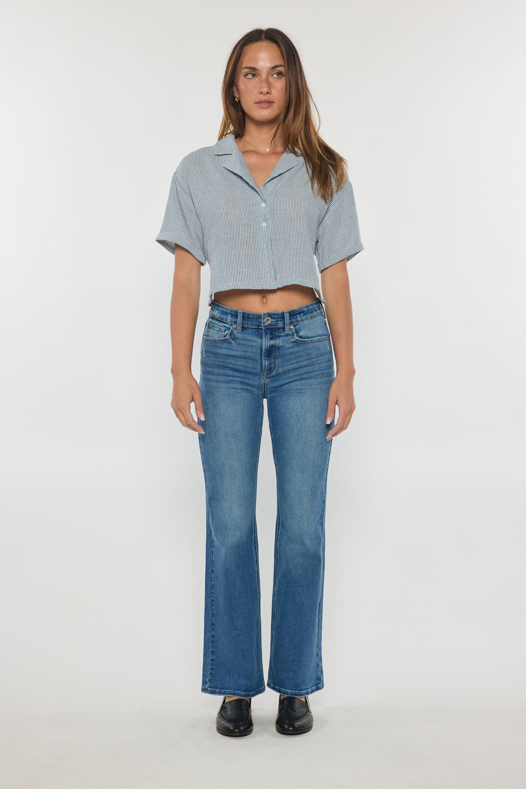 Women's blue wide-leg jeans, ideal for casual outings