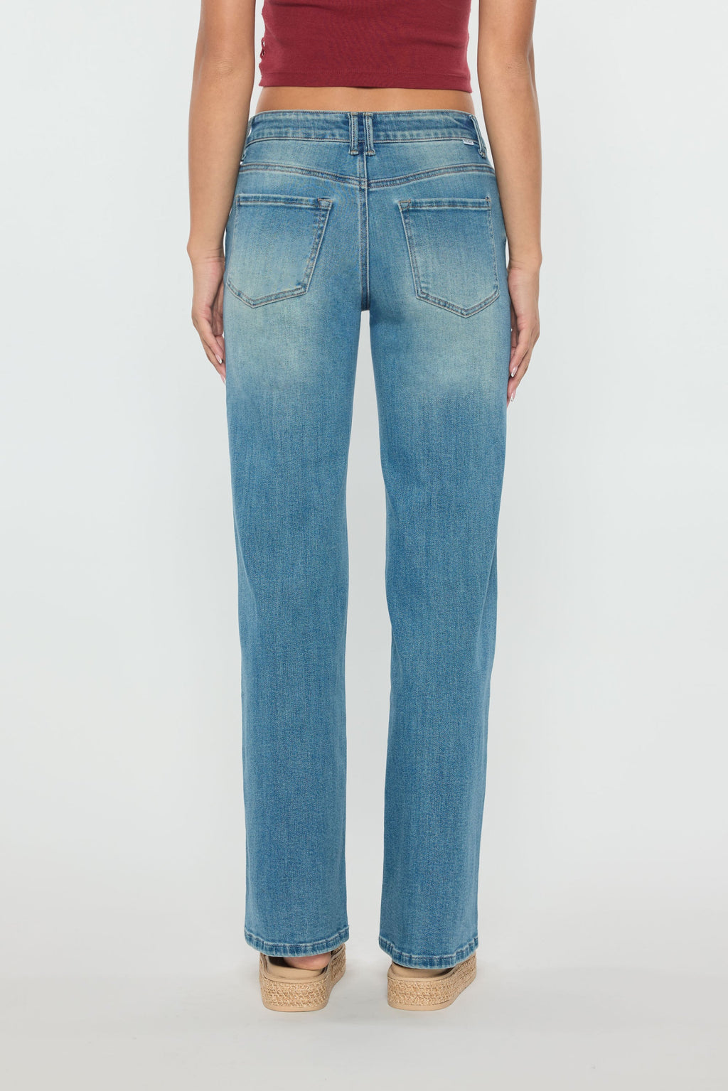Women's wide-leg jeans in blue denim, perfect for casual wear