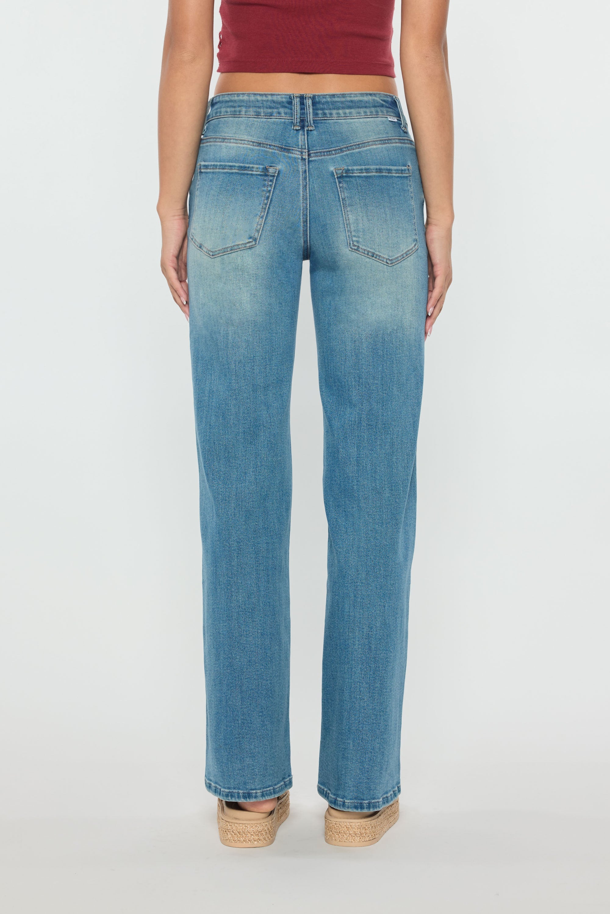Women's wide-leg jeans in blue denim, perfect for casual wear