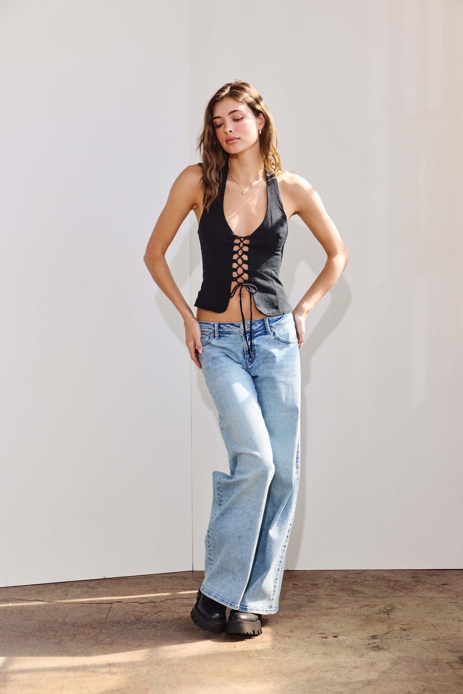 Women's light blue wide-leg jeans, casual style for everyday wear