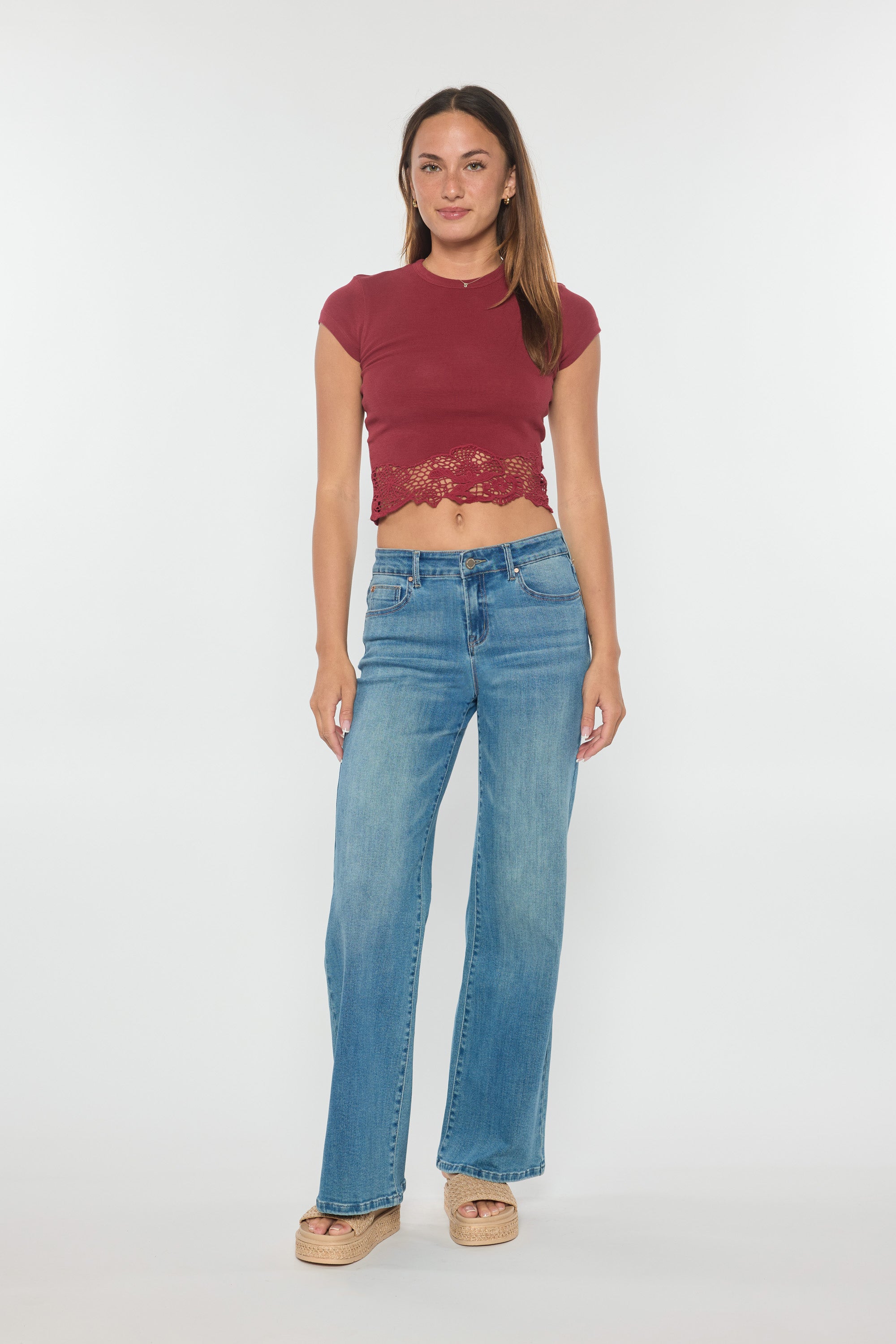 Women's wide-leg jeans in light blue denim for casual wear