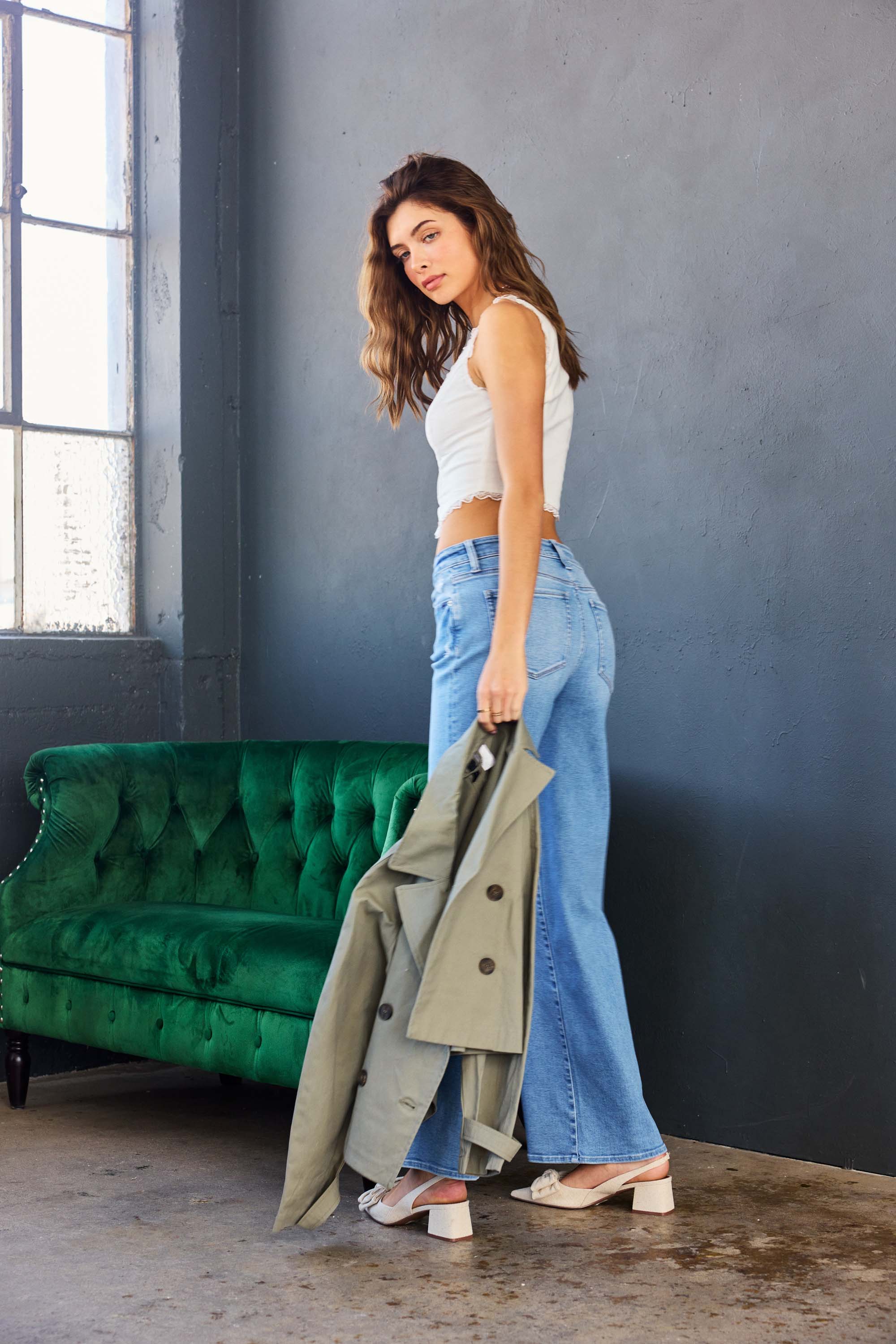 Women's light blue wide-leg jeans for casual daily wear