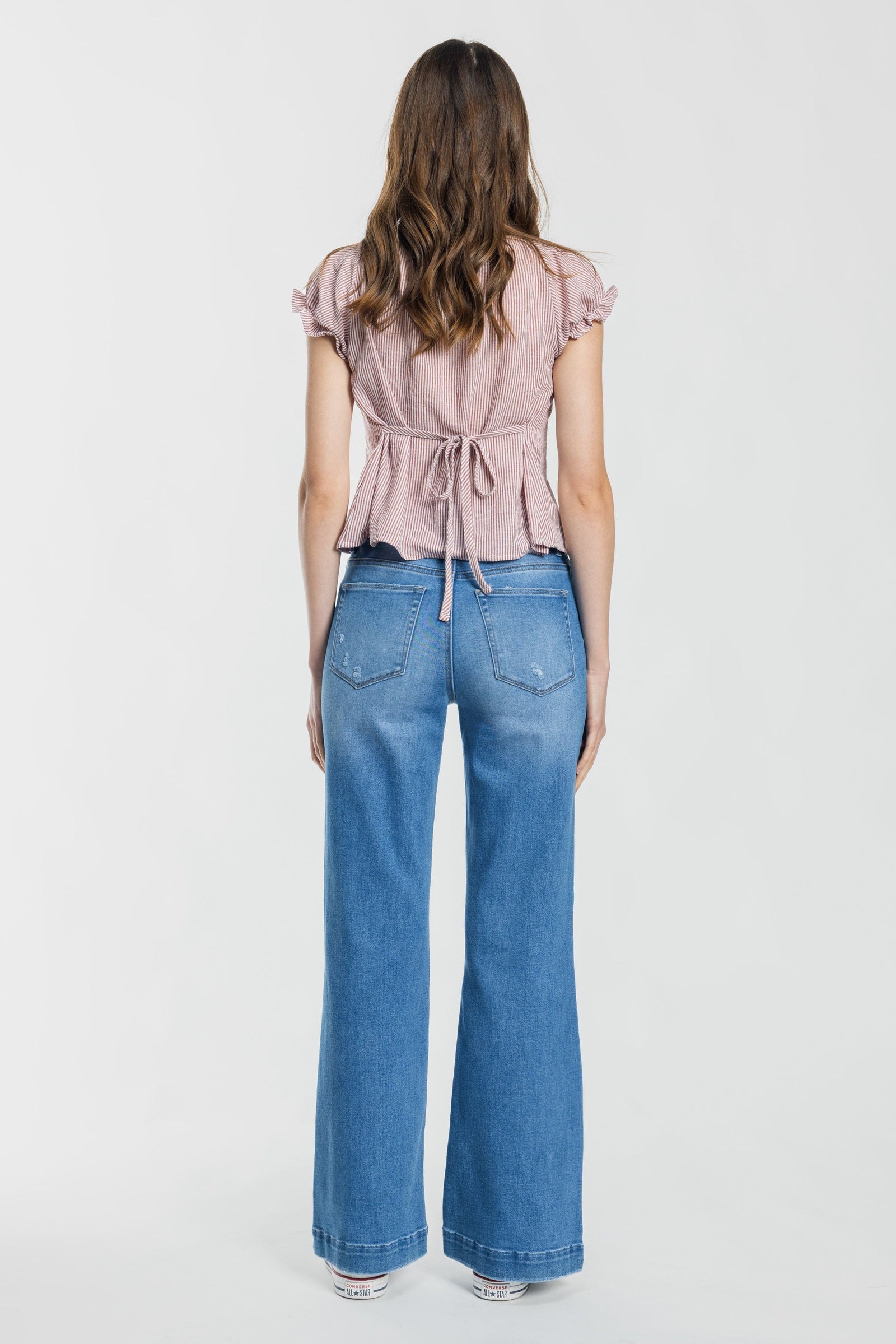 Women's blue wide-leg jeans, stylish and comfortable for everyday wear