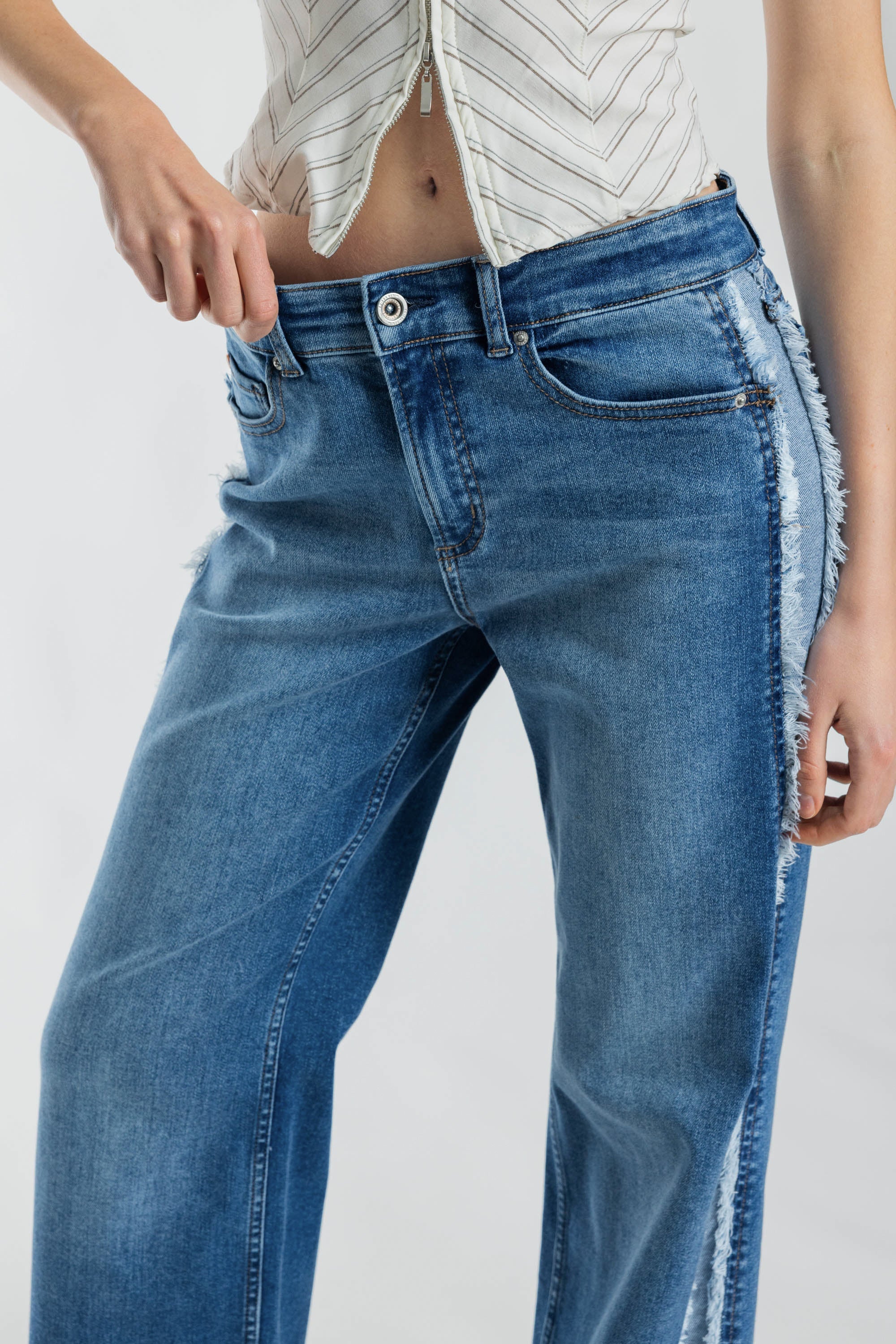 Women's blue wide-leg jeans, casual style for everyday wear