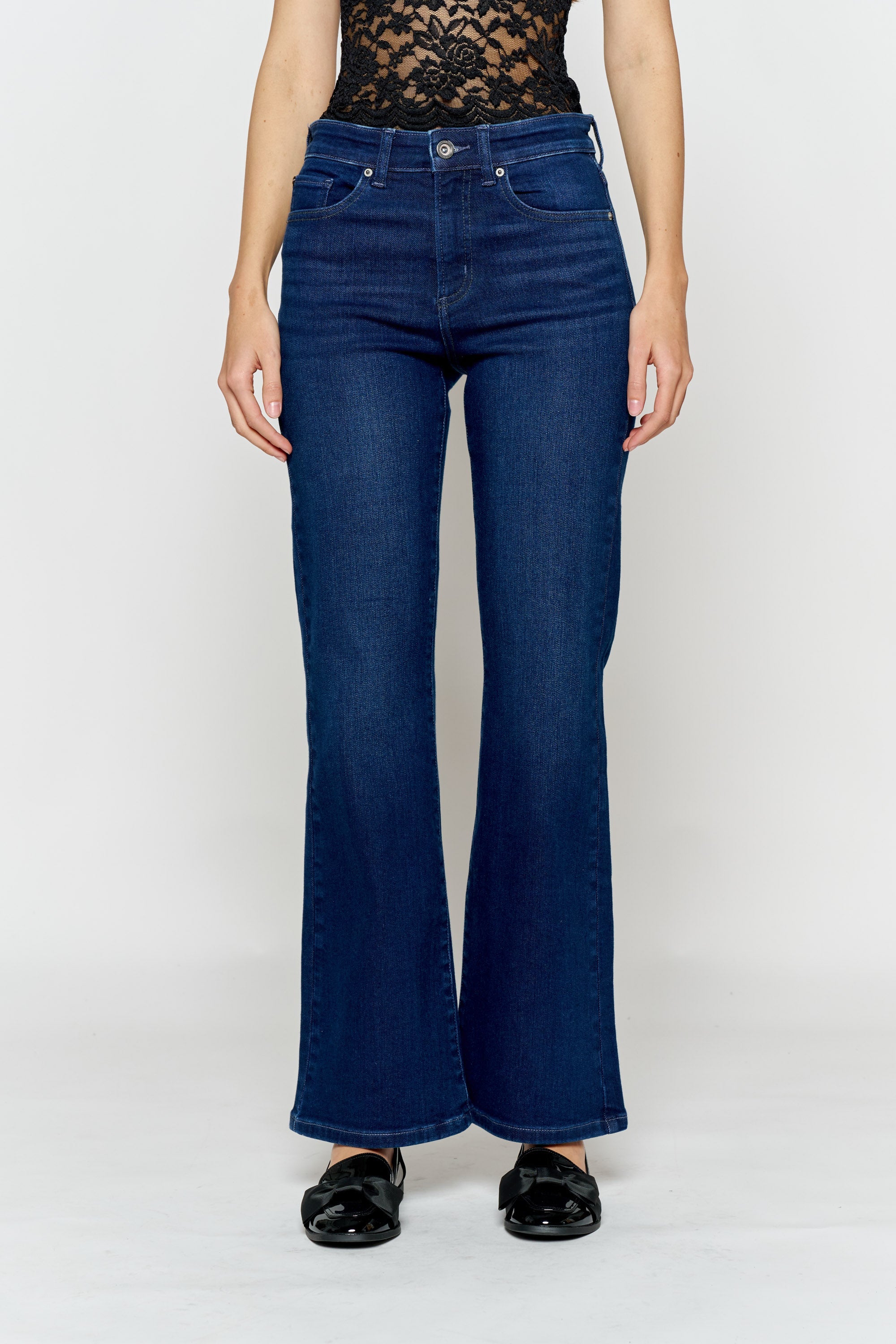 Women's dark blue wide-leg jeans, perfect for casual outings