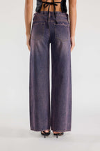Women's wide-leg jeans in dark wash for casual outings