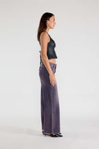 Women's wide-leg jeans in purple denim for everyday wear