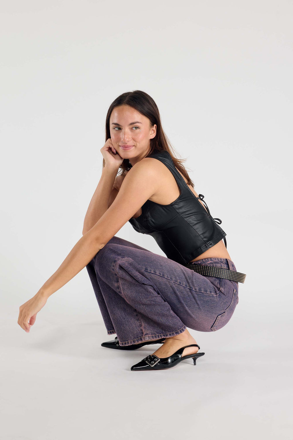Women's wide-leg jeans in purple denim, stylish and casual fit