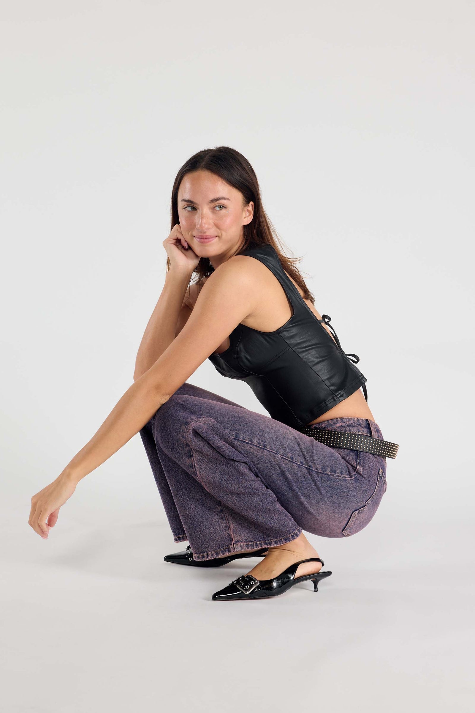 Women's wide-leg jeans in purple denim, stylish and casual fit