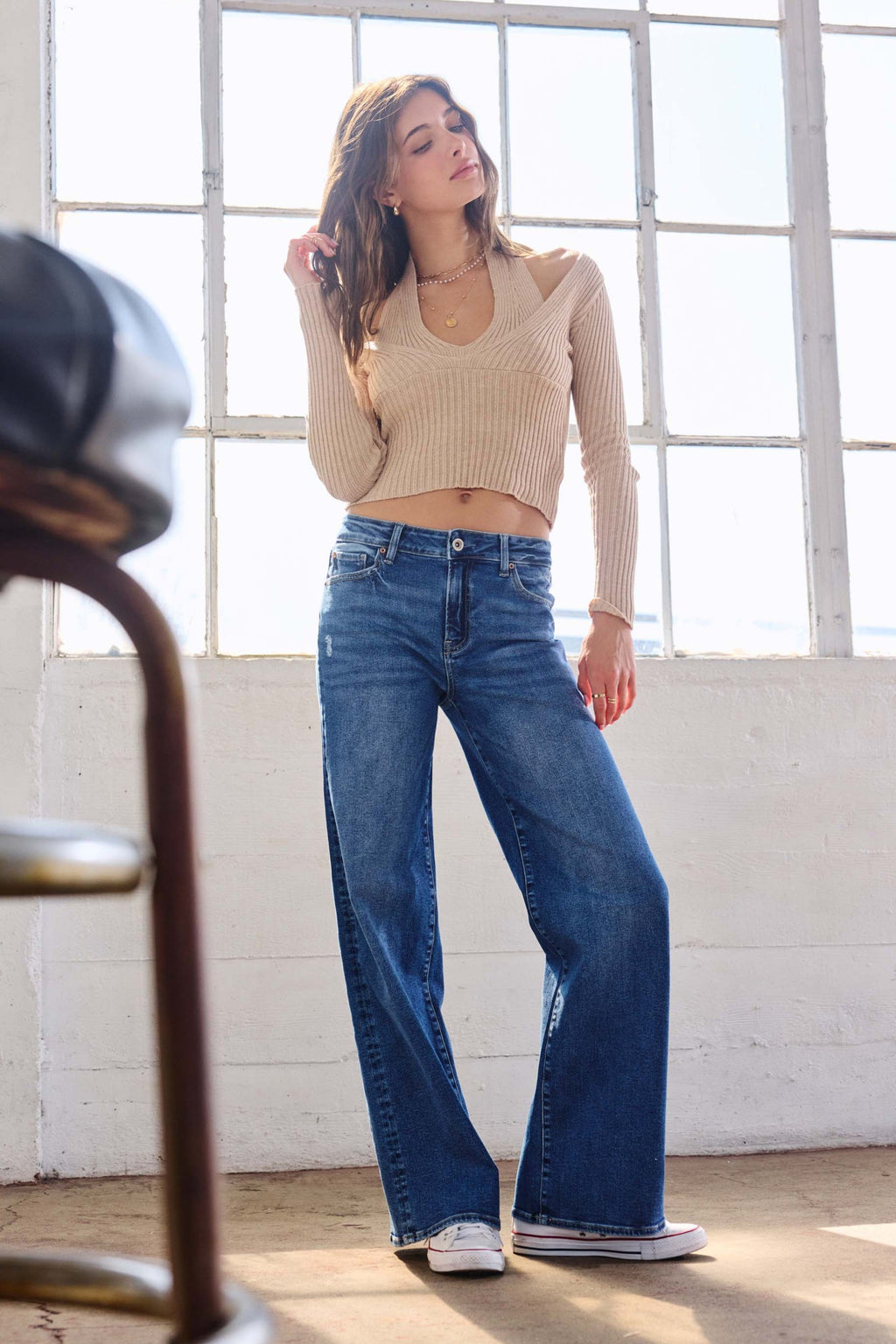 Women's wide-leg jeans in blue denim, perfect for casual wear