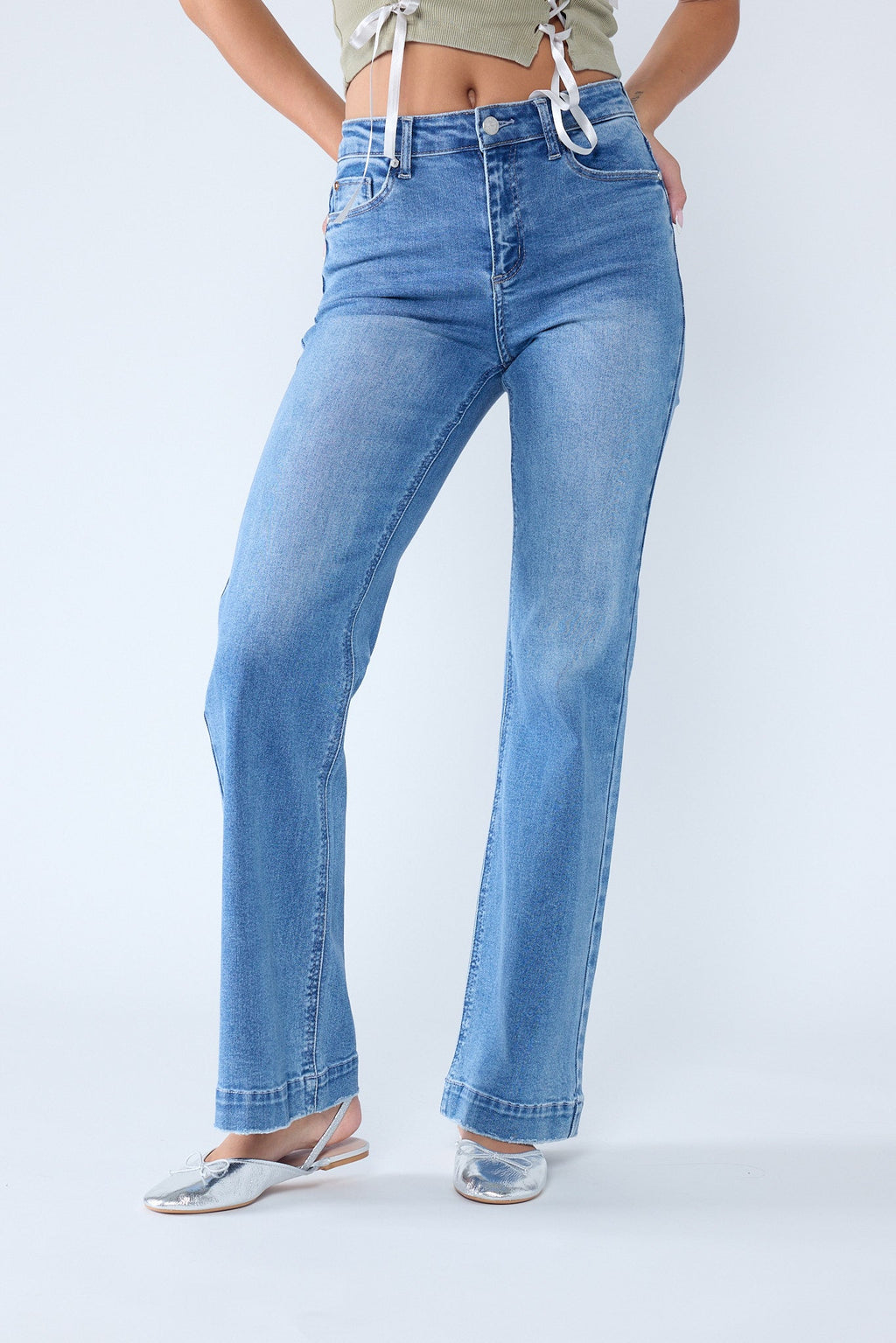 Women's blue wide-leg jeans, trendy casual wear for everyday outfits