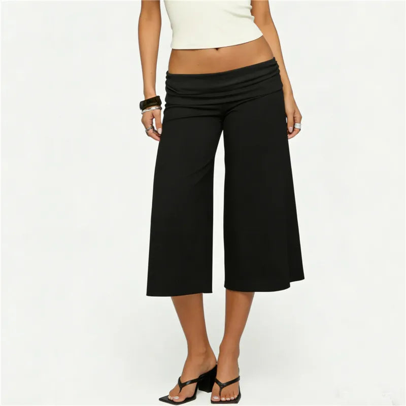 Black wide leg pants in women for stylish summer outfits
