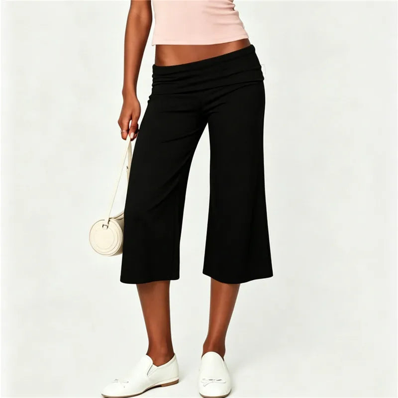 Black wide leg pants in women, comfortable for casual outings