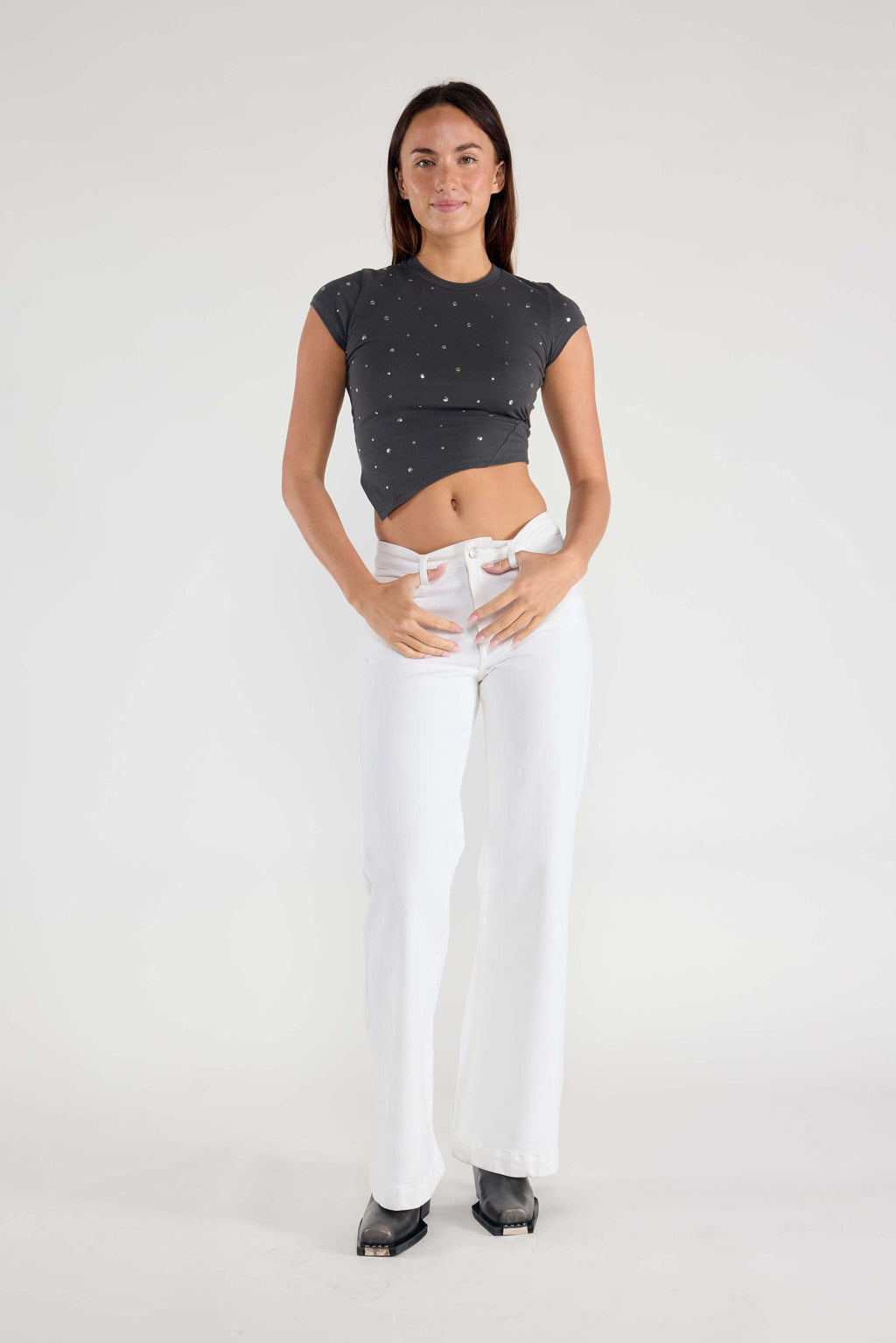 Women's white wide legging jeans, perfect for casual outings