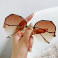 Stylish women's sunglasses in brown, perfect for sunny outings