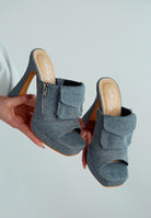 Women's denim sandals with pouch, stylish heel for summer outings