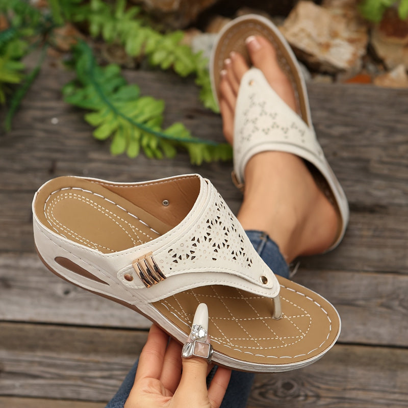 Women's white sandals with a floral design for casual wear