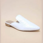 Women's white flats in synthetic material, perfect for casual outings