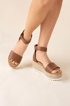 Women's Shoes - Sandals Womens Shoes Style Tuckin Platform Sandals