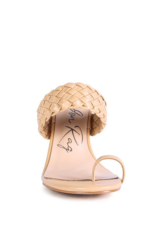 Women's woven strap toe ring sandals in beige for casual wear