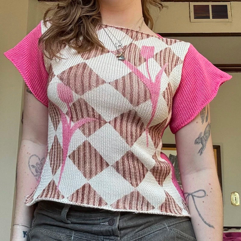 Women's short-sleeve pink checkered shirt, stylish y2k fashion for casual wear