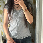Women's striped y2k shirt in lightweight cotton, perfect for casual outings