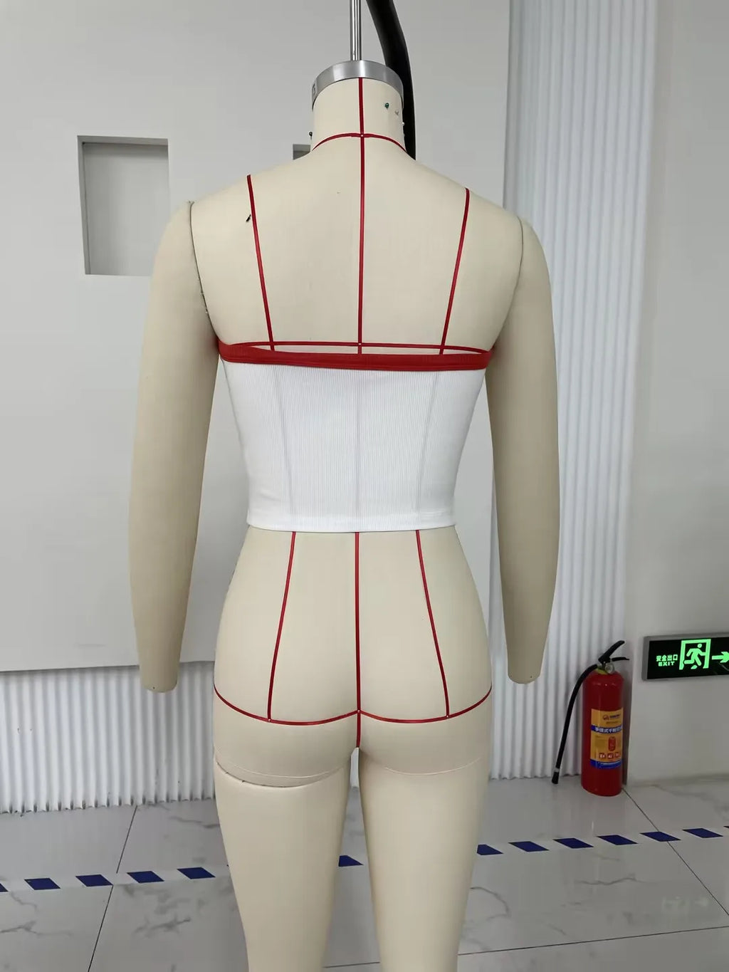 Women's white y2k tube top, ribbed fabric, stylish casual wear