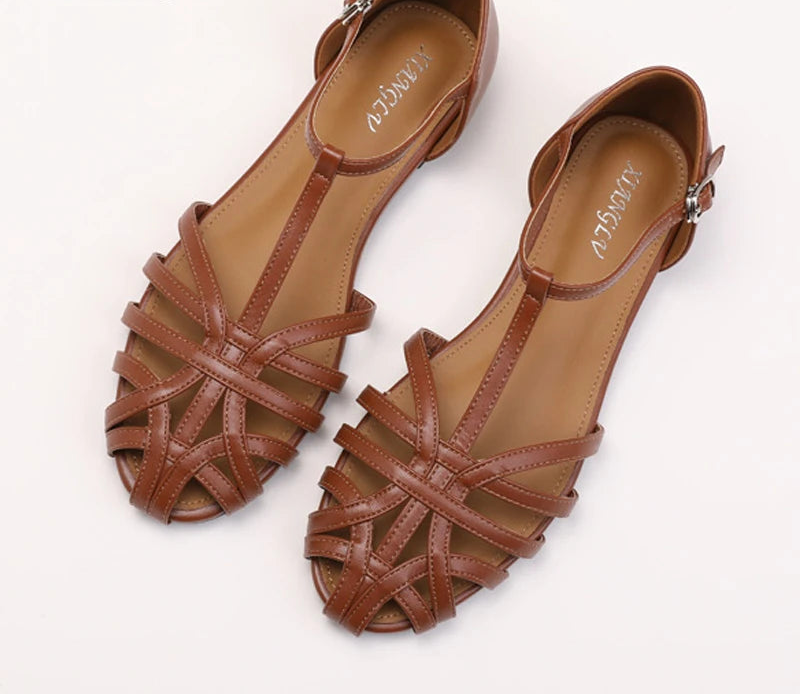 women-sandals in brown leather, stylish and comfortable for summer outings