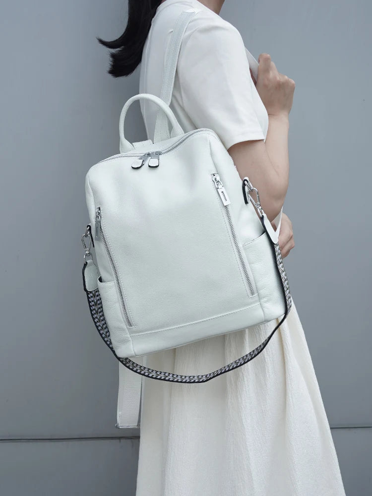 White travel bag with adjustable straps for stylish adventures