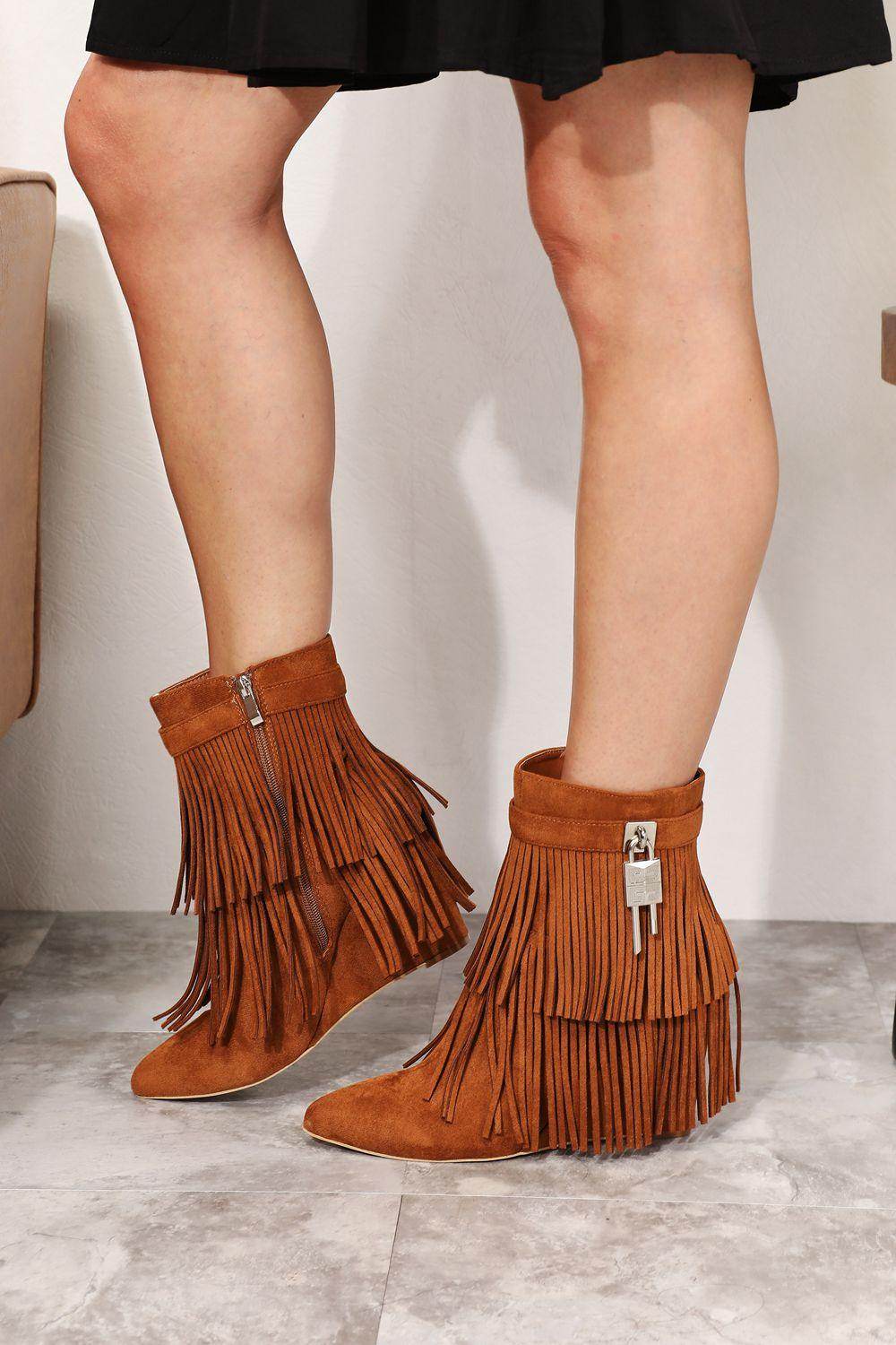 Women's brown suede boots for ankle with fringe detailing
