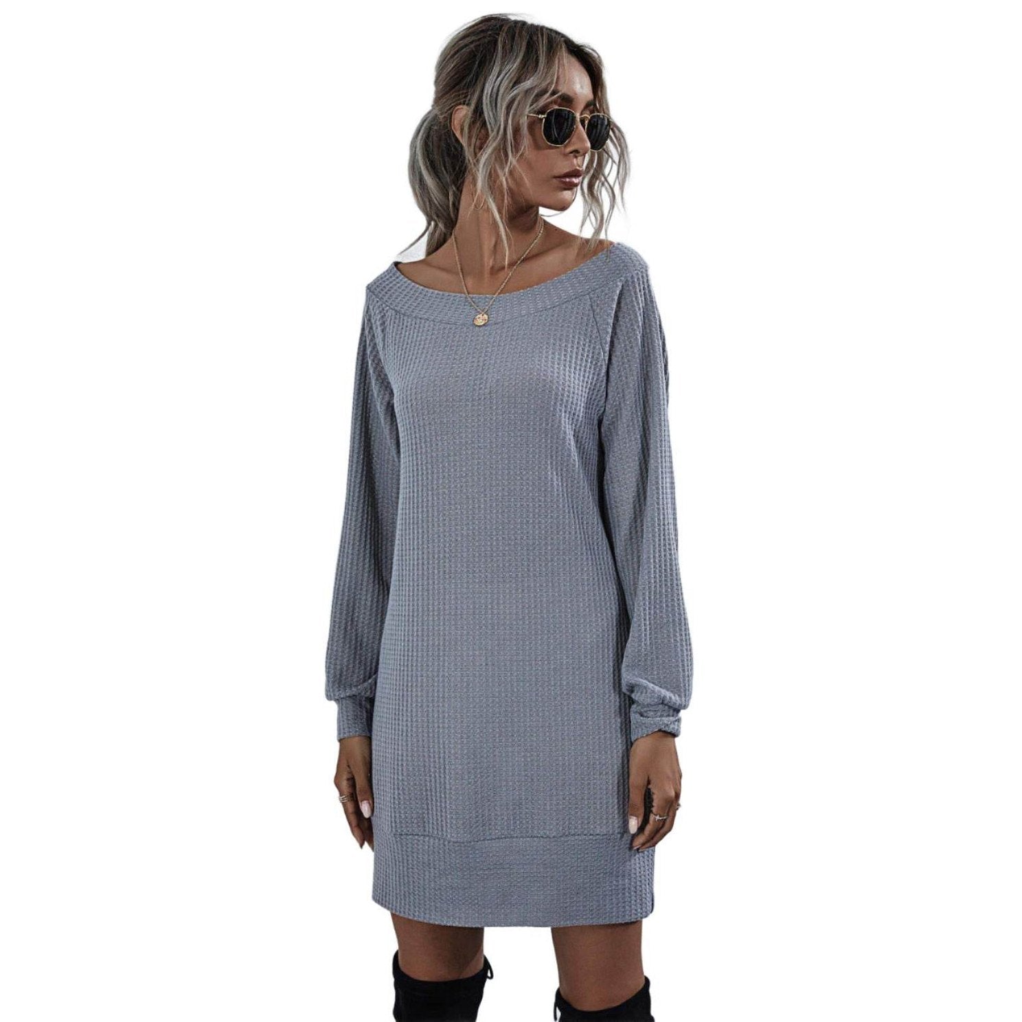 Trendsi casual mini dress for vacation in light gray with long sleeves and relaxed fit