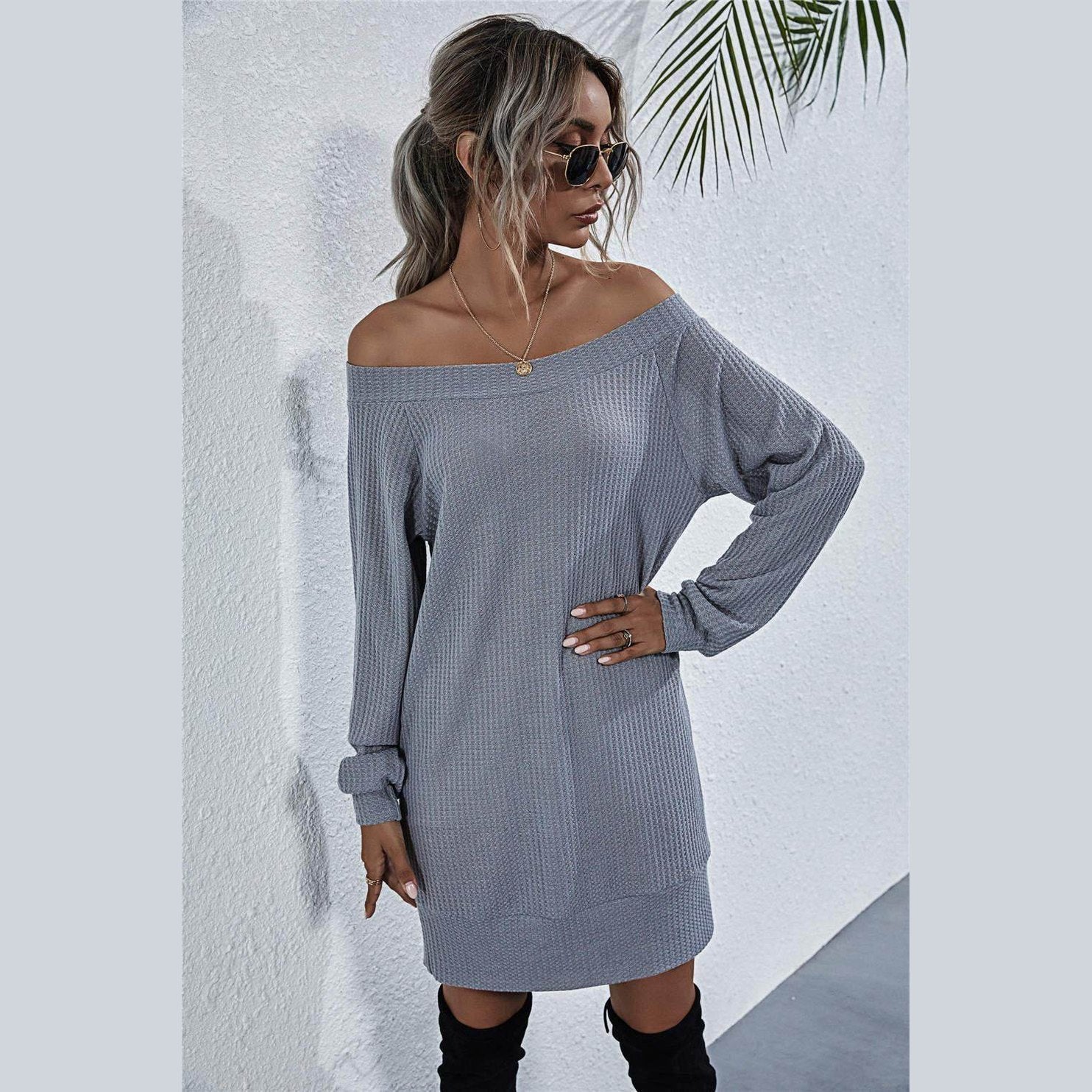 Trendsi Women's Casual Mini Dress for Vacation in Gray with Off-Shoulder Design and Long Sleeves