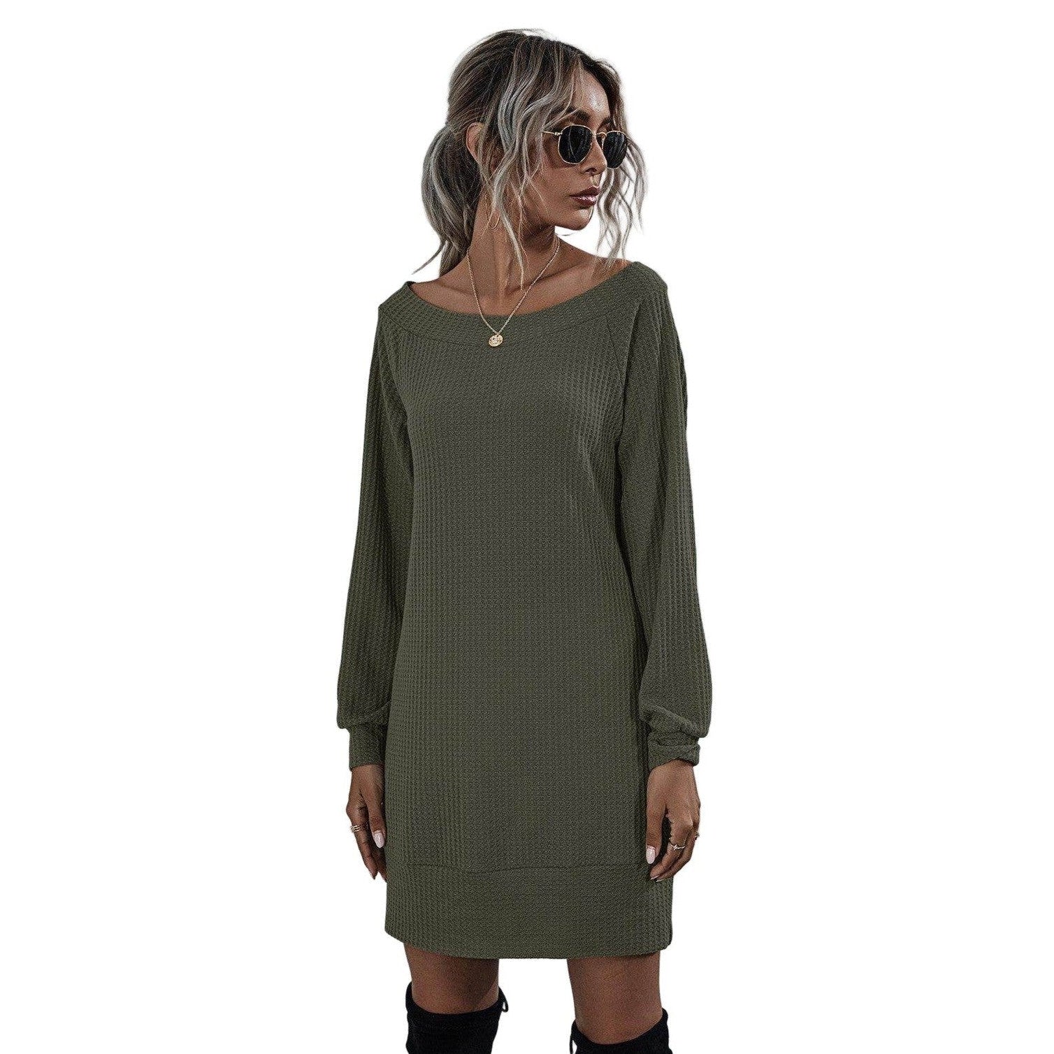 Trendsi casual mini dress for vacation in olive green with long sleeves and relaxed fit