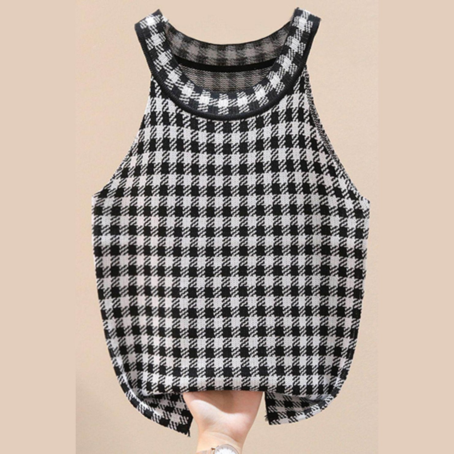 Trendsi Women's Casual Vacation Knitwear in Black and White Checkered Pattern