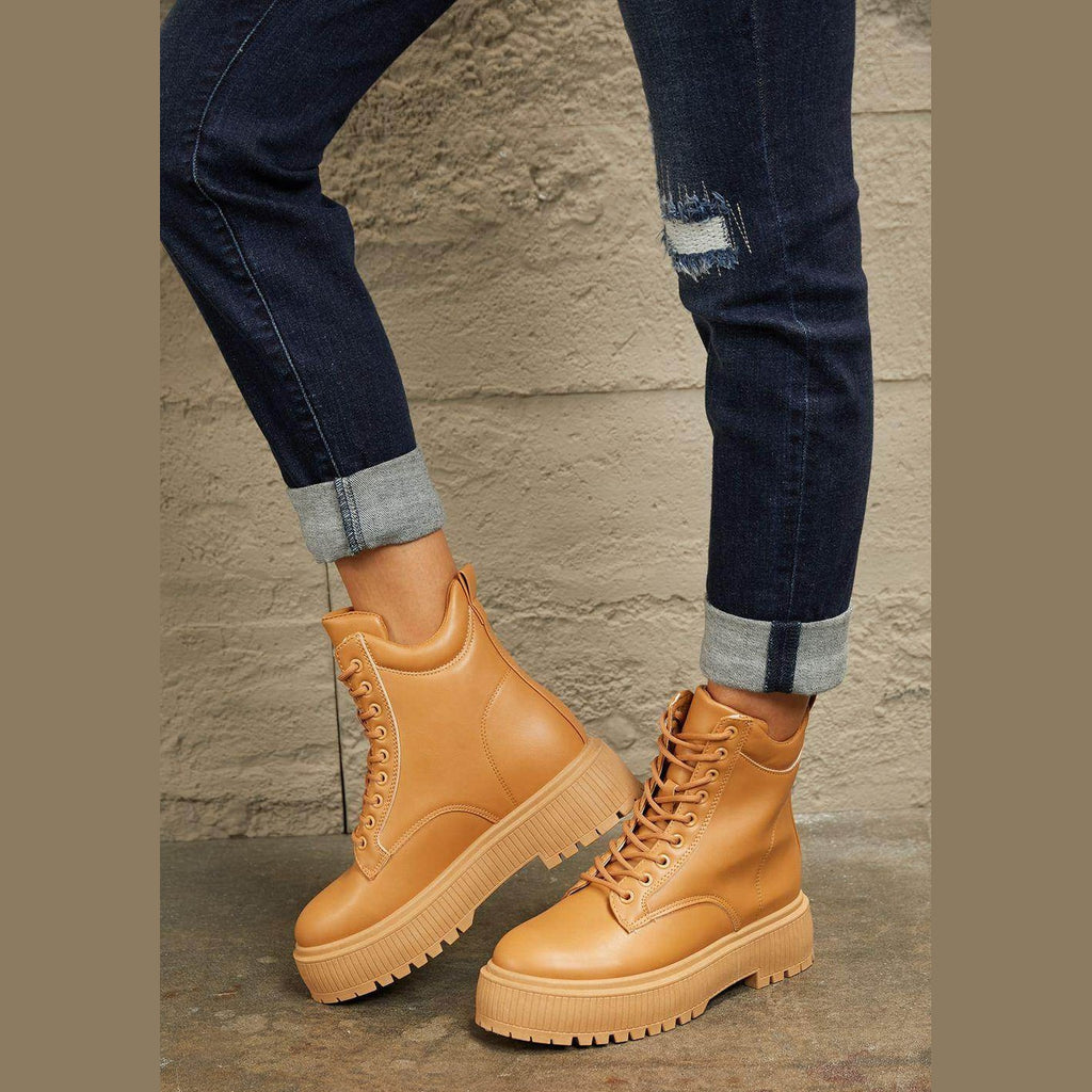 Trendsi women's tan combat boots in leather for stylish everyday wear