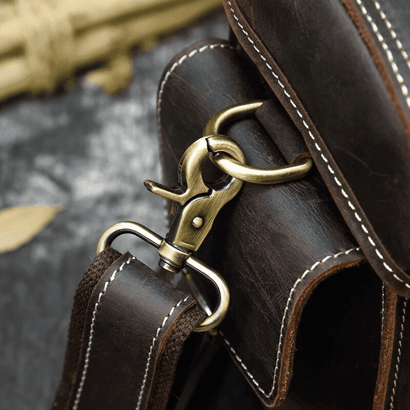 Detail of the metal clasp on the Crazy Horse leather camera bag, showcasing quality craftsmanship