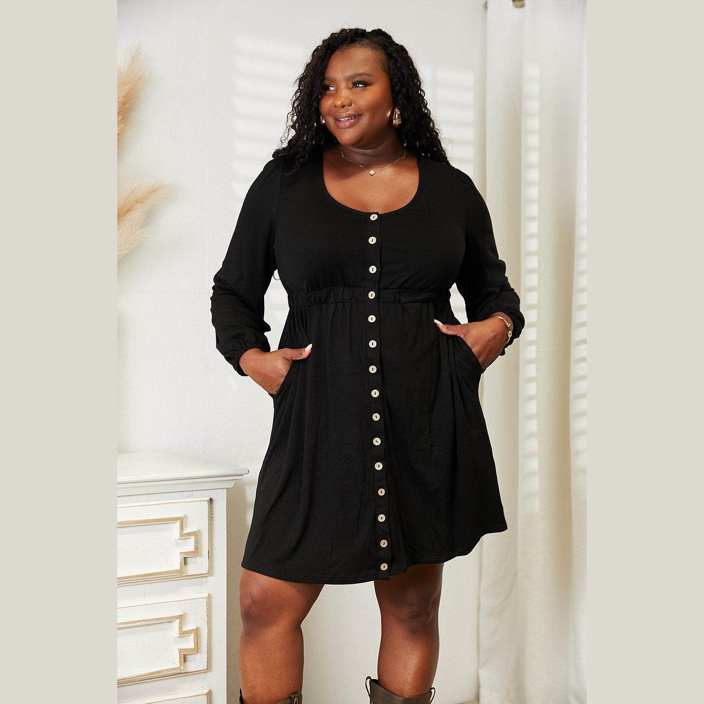 Trendsi women's empire waist dress for travel in black with button details and pockets