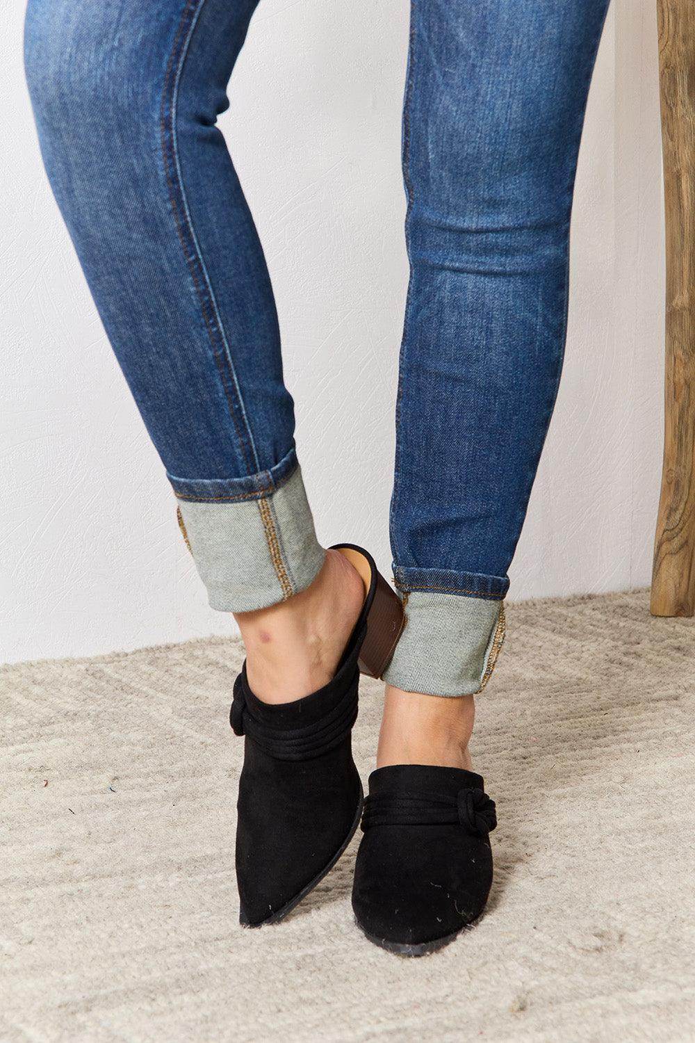 Trendsi women's black suede pointed toe mules for casual wear